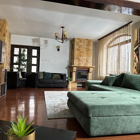 Vila Aldor Bran  Luaran gambar